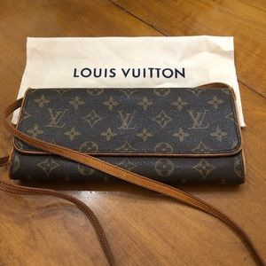 LOUIS VUITTON POCHETTE GM MOMOGRAM SHOULDER BAG